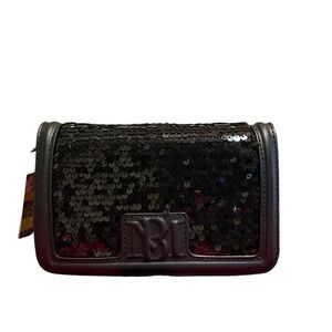 BADGLEY MISCHKA
Sequin Crossbody Bag